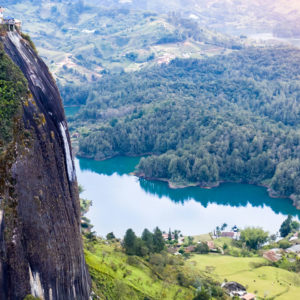 TOUR COLOMBIA MEDELLÍN / GUATAPÉ / PIEDRA DEL PEÑOL 5 DÍAS – 4 NOCHES