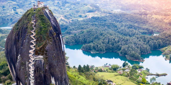 TOUR COLOMBIA MEDELLÍN / GUATAPÉ / PIEDRA DEL PEÑOL 5 DÍAS – 4 NOCHES